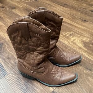 Women’s cowboy boots - Austin Trading Co.